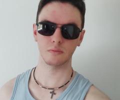 Gigolo discret pentru pofta doamnelor - 2/3